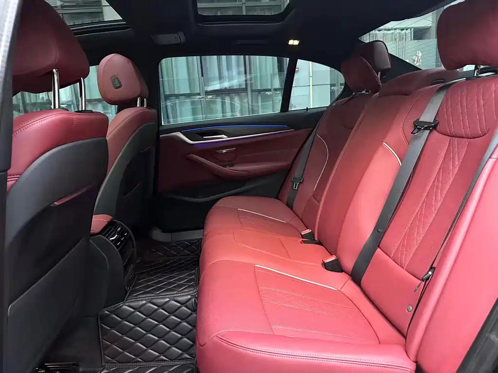 BMW 5 Series — миниатюра 10