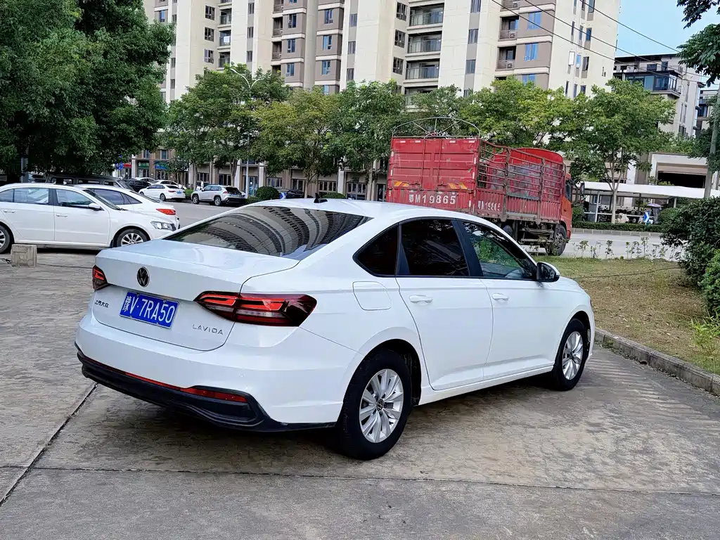 Volkswagen Lavida — миниатюра 4