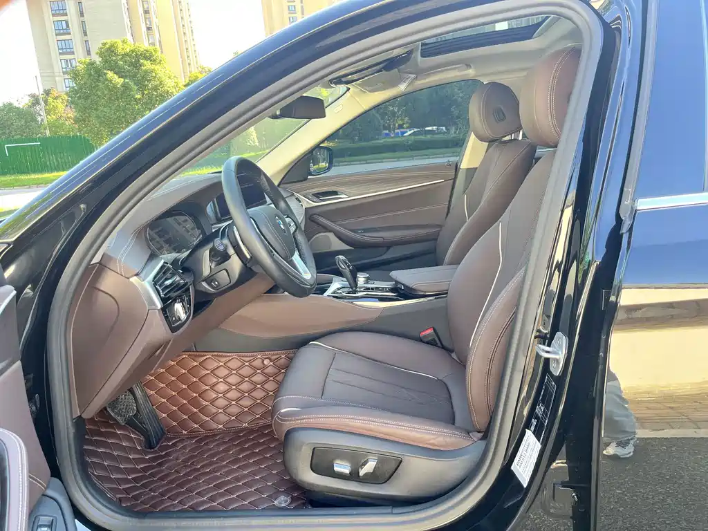 BMW 5 Series — миниатюра 6