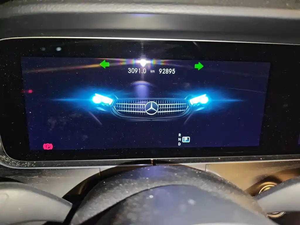 Mercedes-Benz E-Class — миниатюра 7
