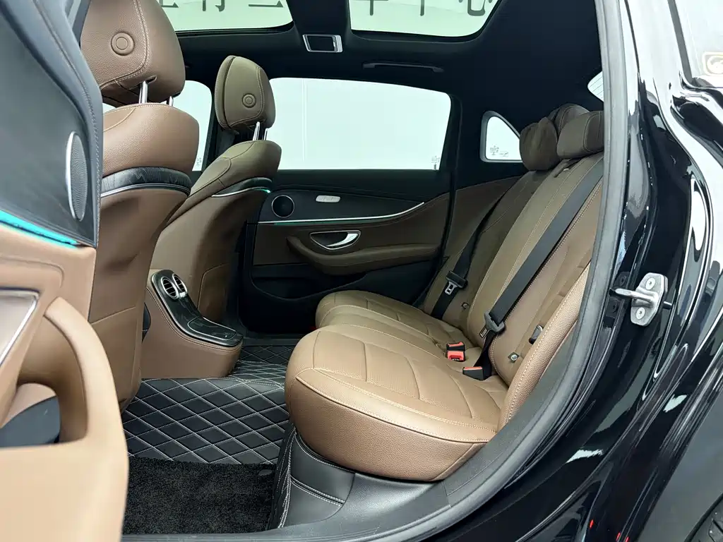 Mercedes-Benz E-Class — миниатюра 16