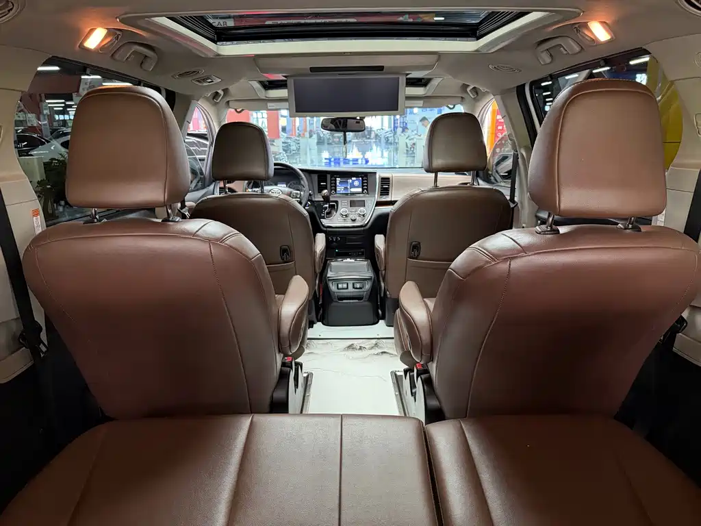 Toyota Sienna — миниатюра 15