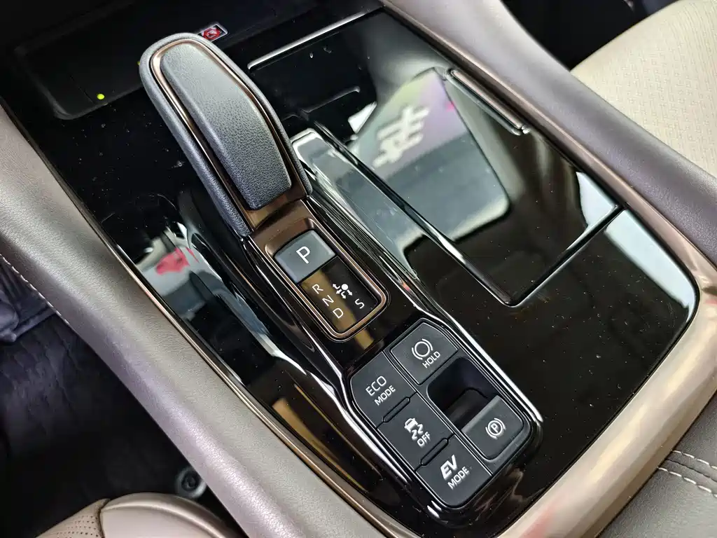 Toyota Alphard — миниатюра 13