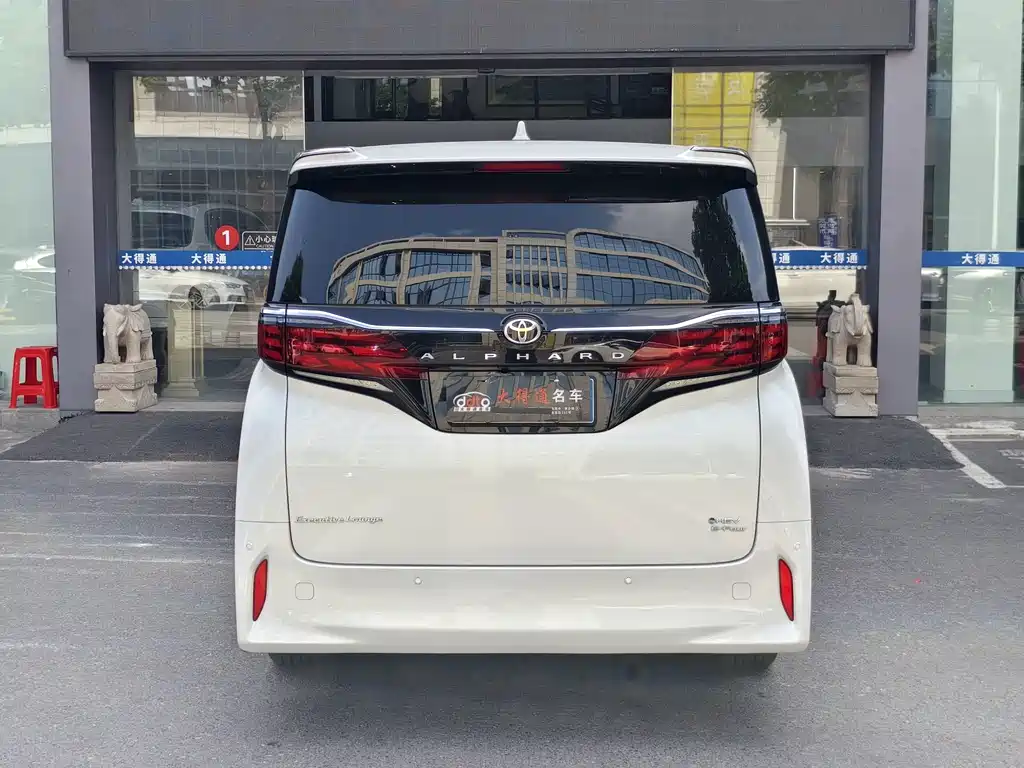 Toyota Alphard — миниатюра 4