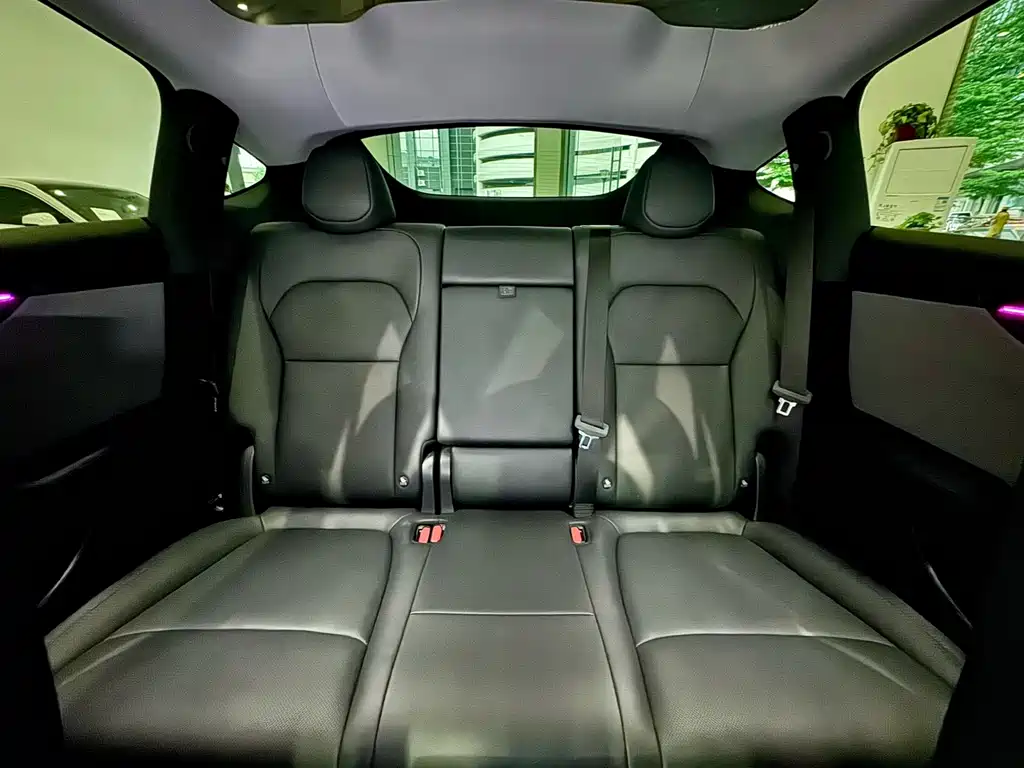 Tesla Model Y — миниатюра 9