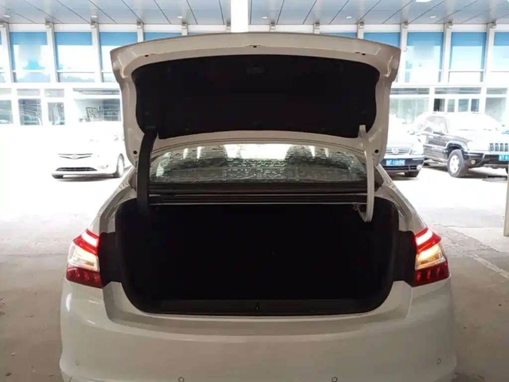 Peugeot 408 — миниатюра 19
