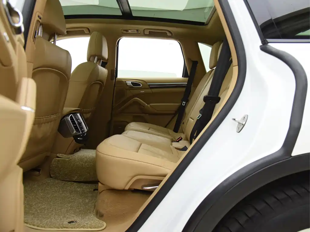 Porsche Cayenne — миниатюра 13