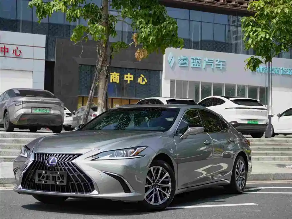 Lexus ES 2022