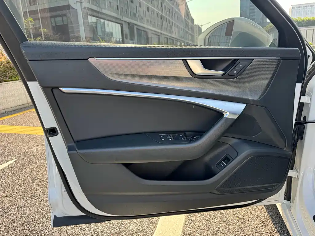 Audi A6L — миниатюра 7