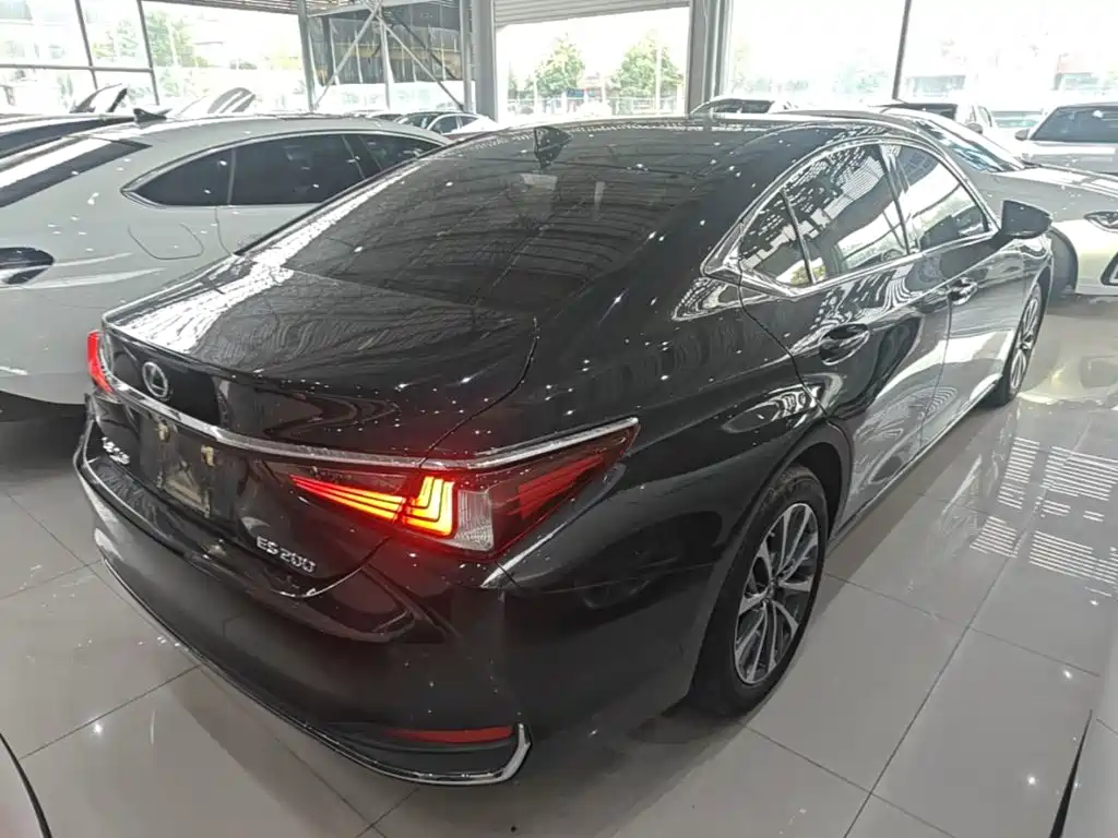Lexus ES — миниатюра 7