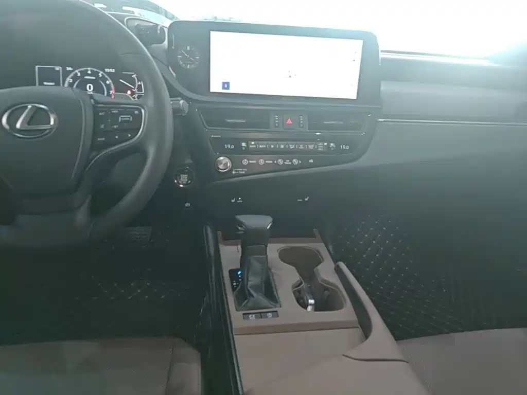 Lexus ES — миниатюра 10