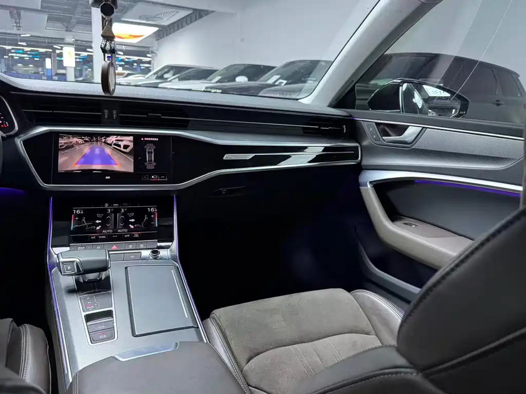 Audi A7L — миниатюра 9