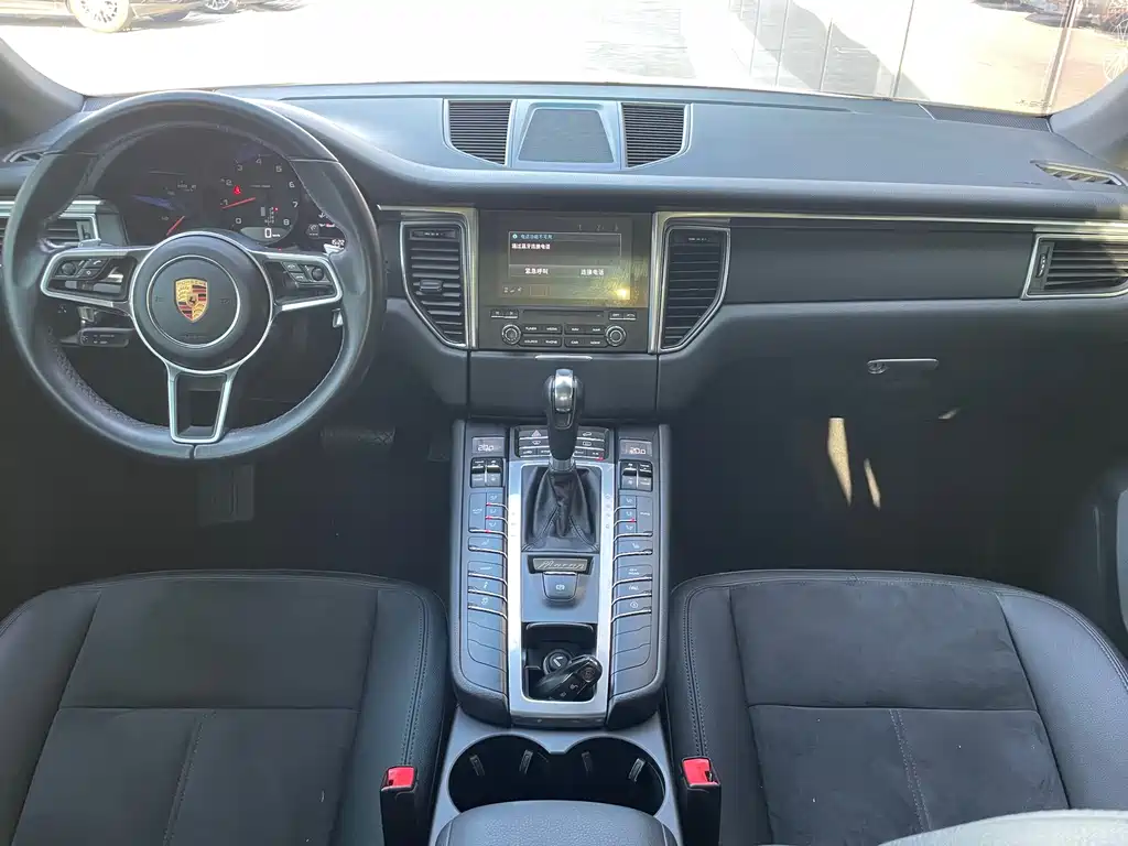 Porsche Macan — миниатюра 9