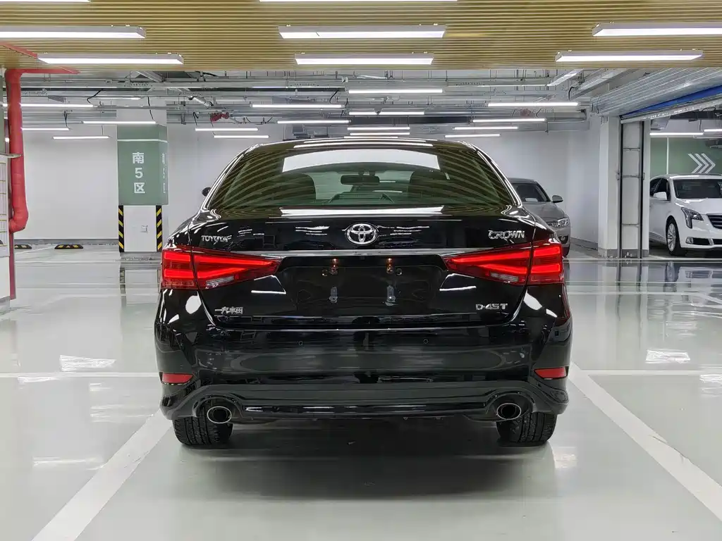 Toyota Crown — миниатюра 5