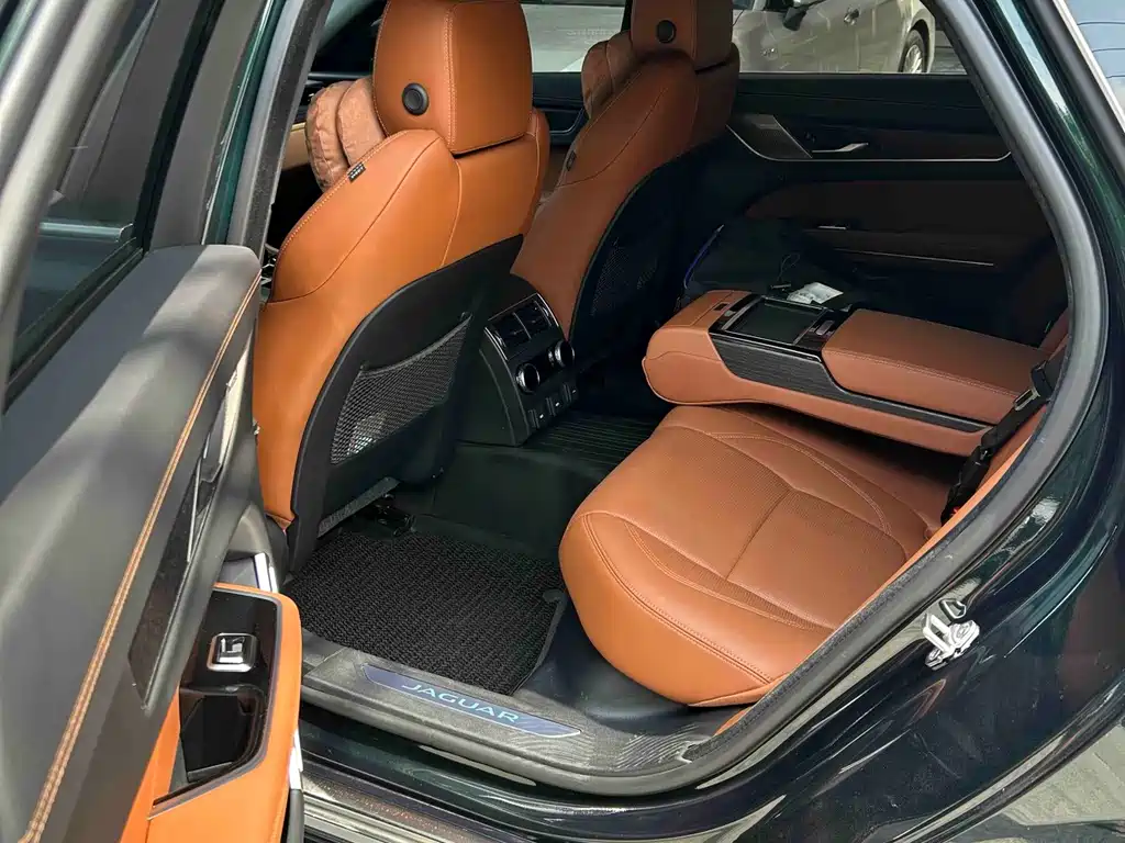 Jaguar XFL — миниатюра 5
