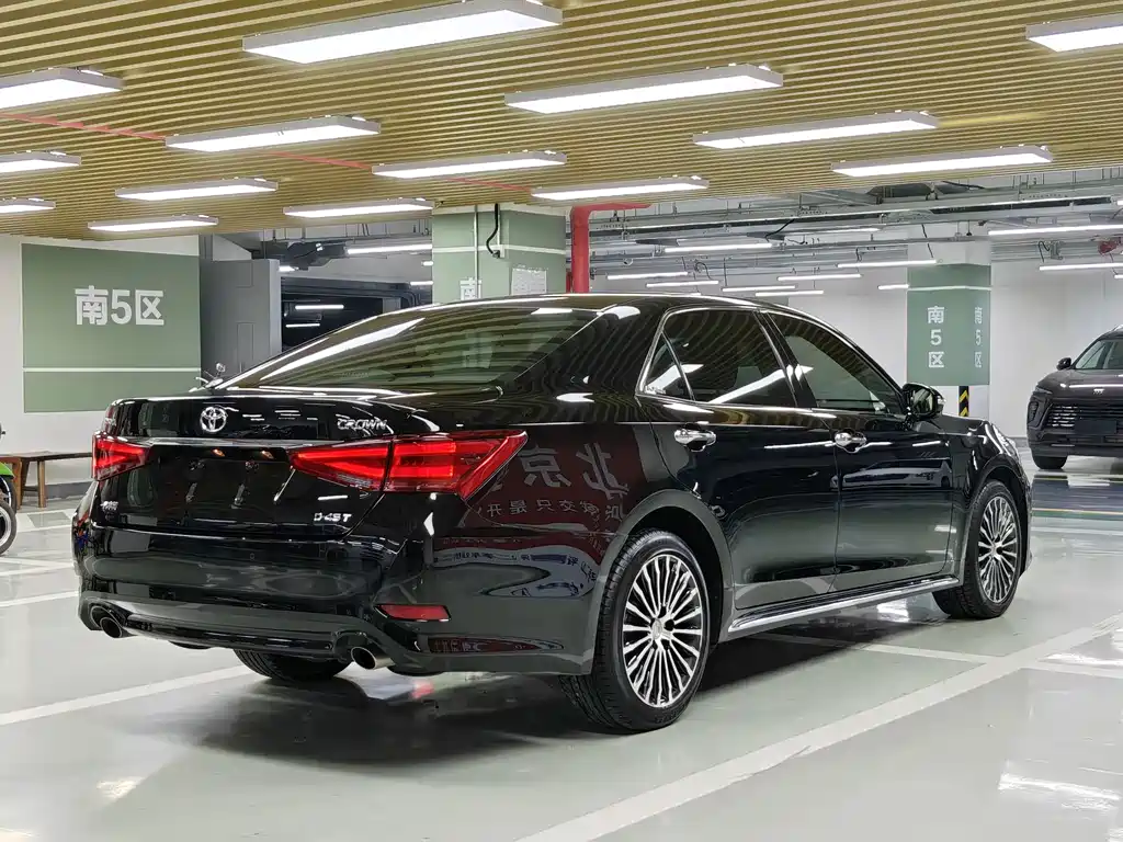 Toyota Crown — миниатюра 6