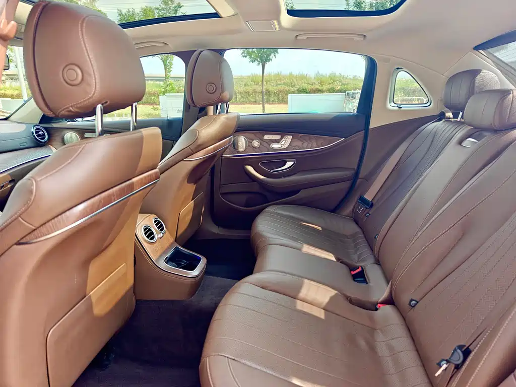 Mercedes-Benz E-Class — миниатюра 18
