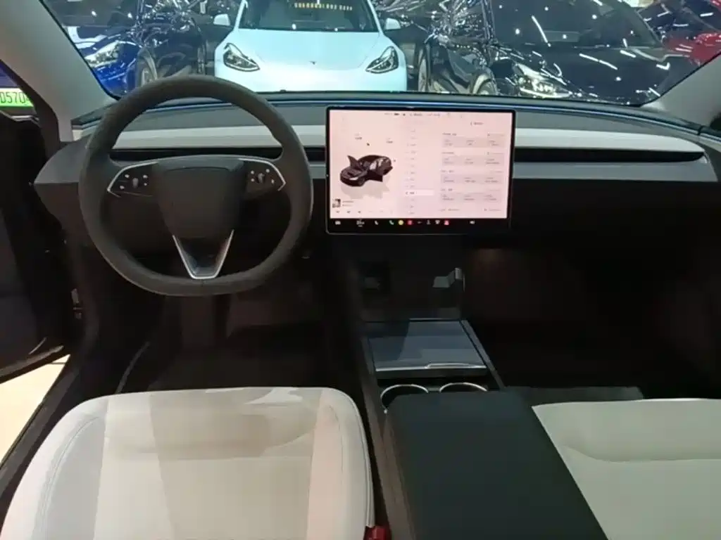 Tesla Model 3 — миниатюра 10