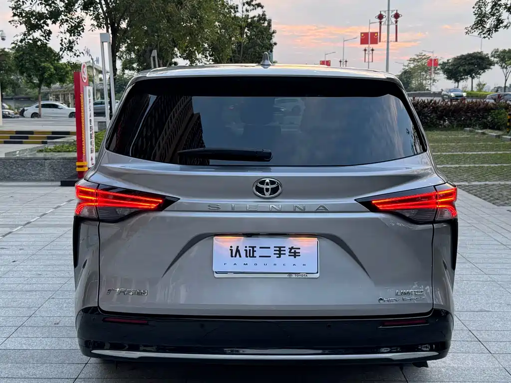 Toyota Sienna — миниатюра 12
