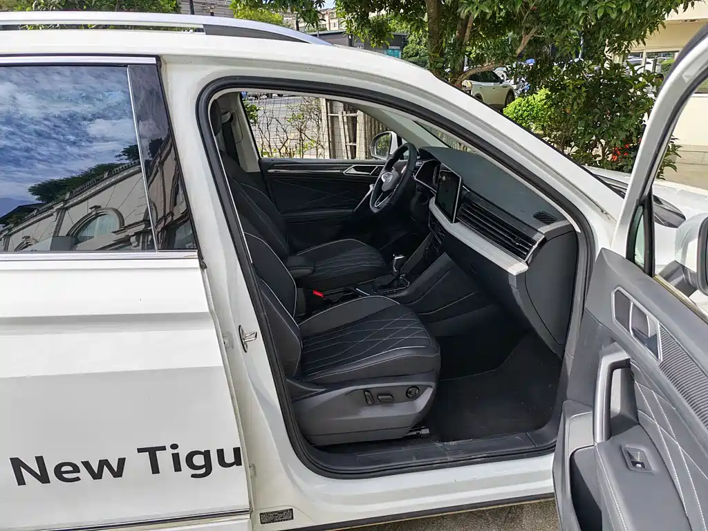 Volkswagen Tiguan L L 2024 330TSI AT R-Line