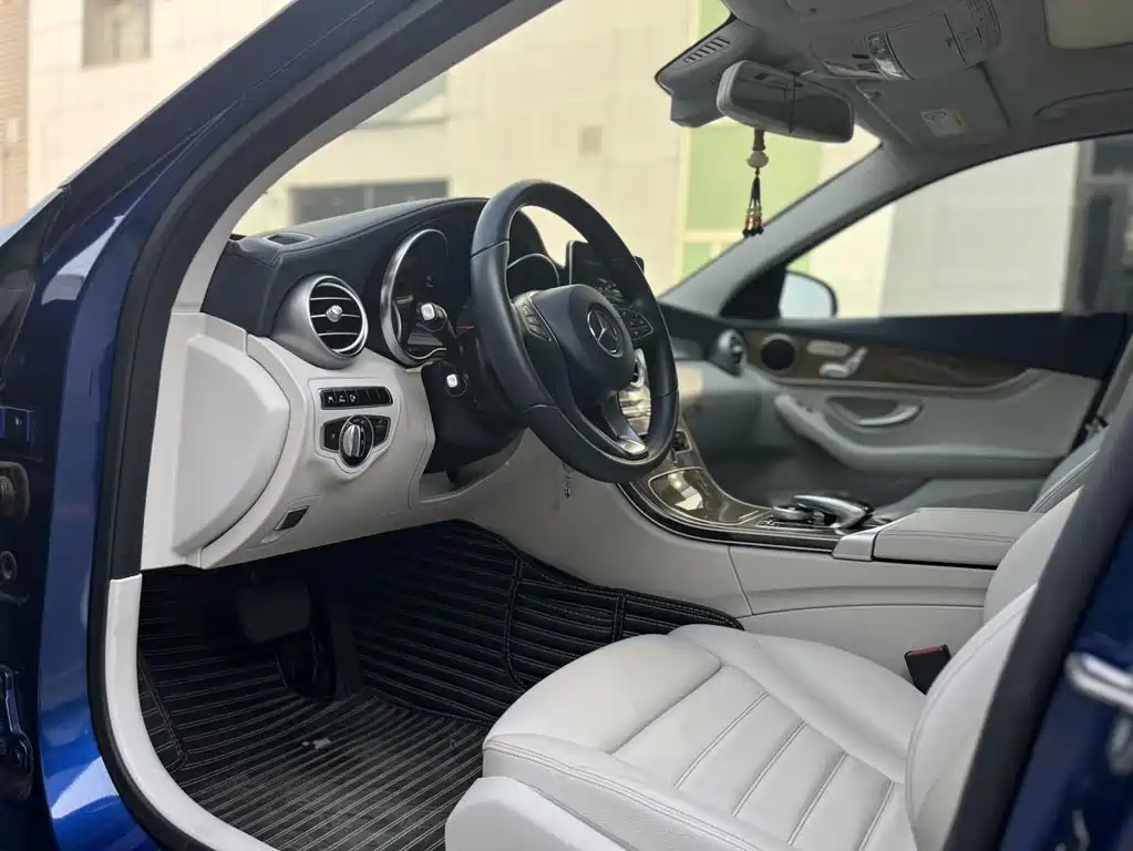 Mercedes-Benz C-Class — миниатюра 13