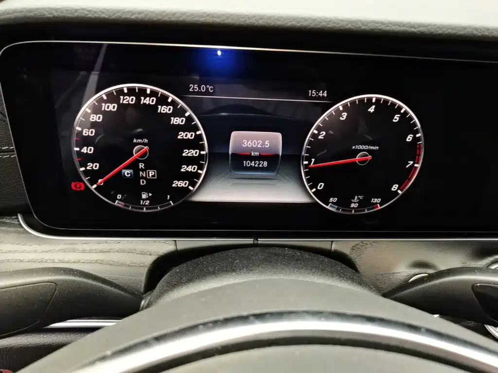 Mercedes-Benz E-Class — миниатюра 12