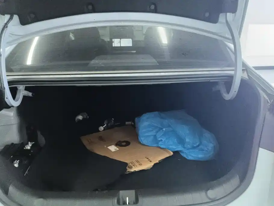 Geely L HiP — миниатюра 4