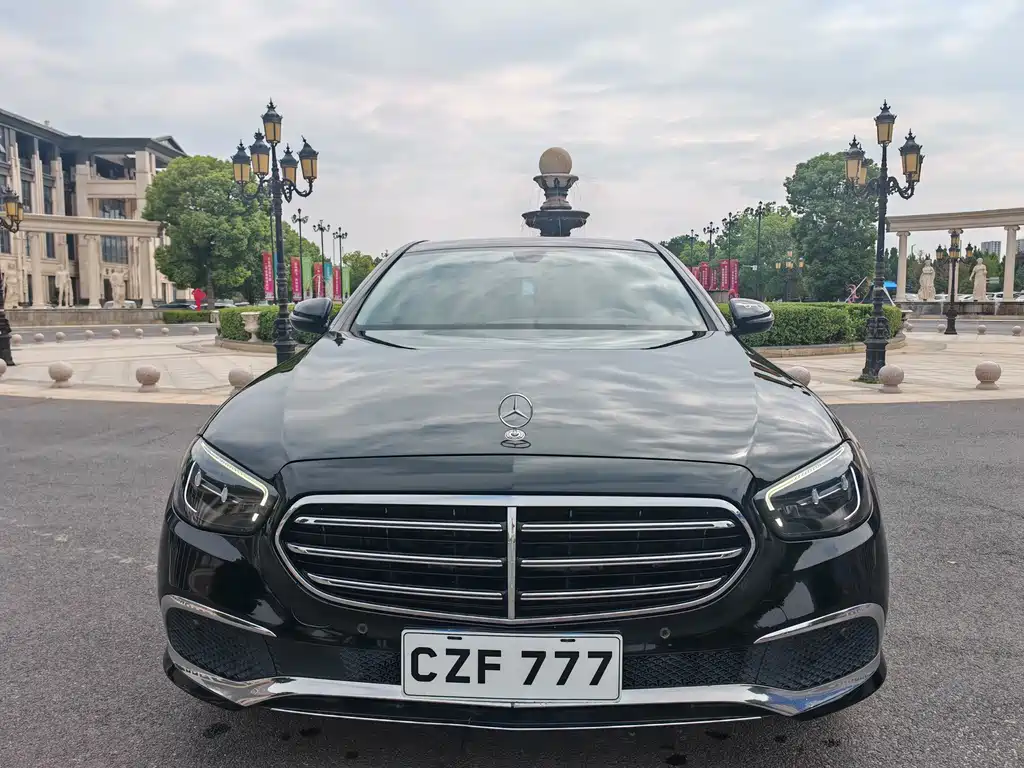 Mercedes-Benz E-Class — миниатюра 2