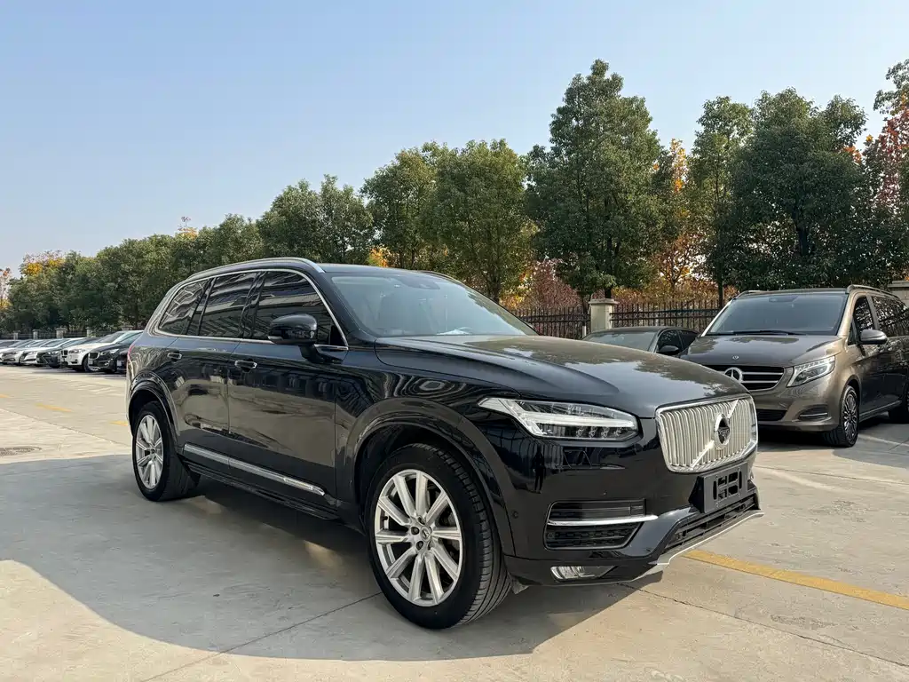 Volvo XC90 2017 T6 5 мест