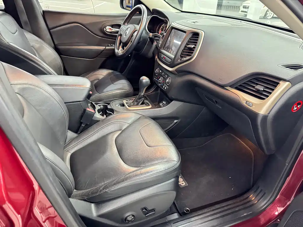 Jeep Cherokee — миниатюра 15