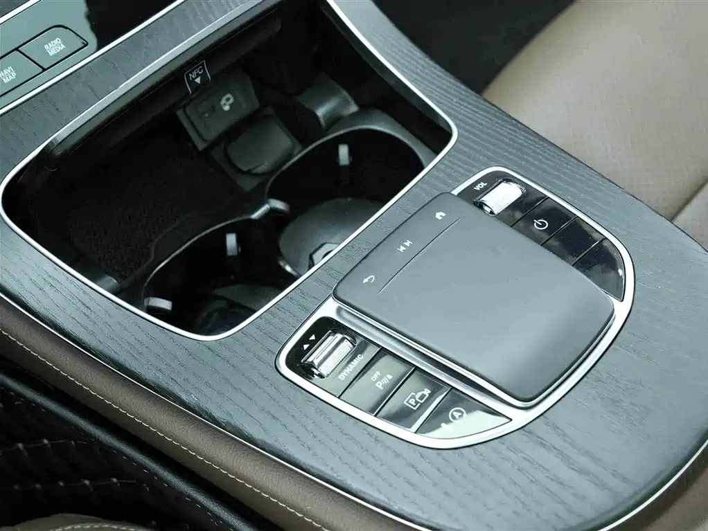Mercedes-Benz E-Class — миниатюра 10