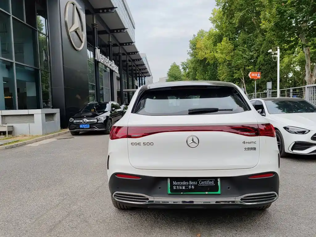 Mercedes-Benz EQE SUV — миниатюра 7