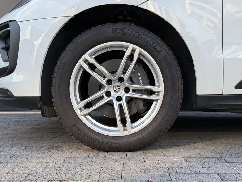 Porsche Macan — миниатюра 7