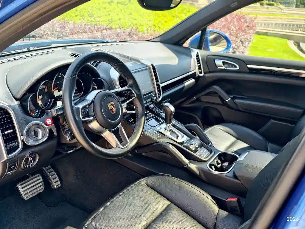 Porsche Cayenne — миниатюра 4