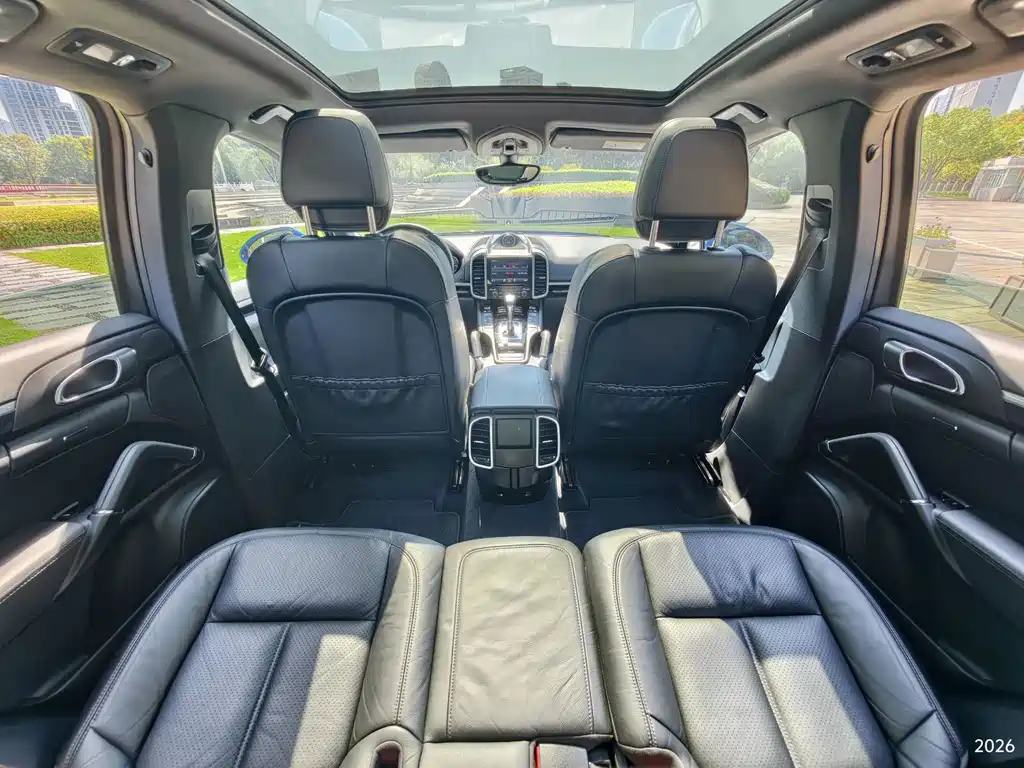 Porsche Cayenne — миниатюра 9