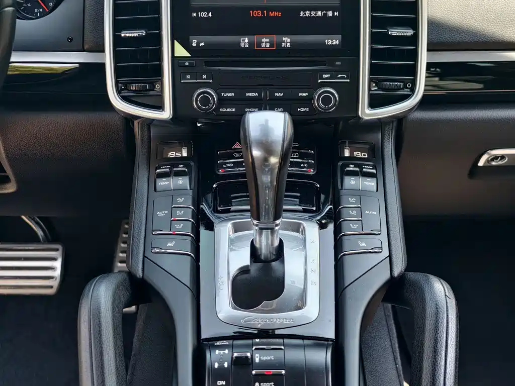 Porsche Cayenne — миниатюра 12