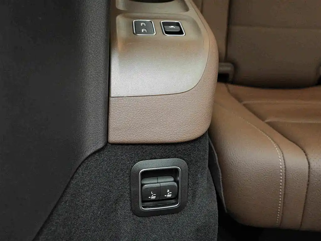 Mercedes-Benz GLS — миниатюра 20