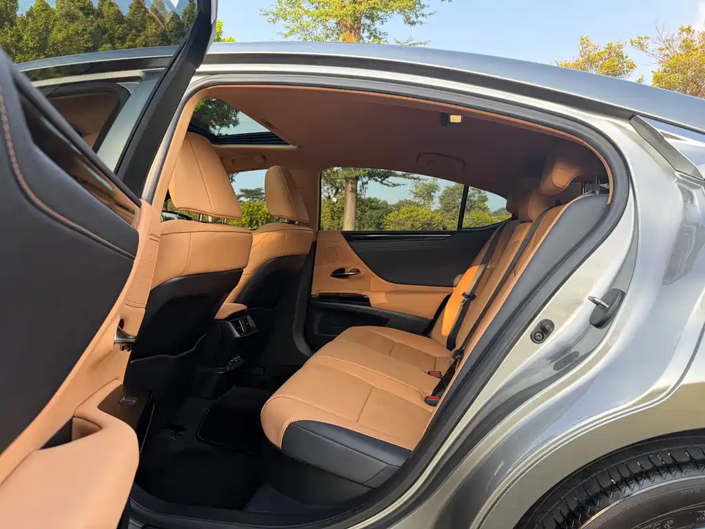 Lexus ES — миниатюра 5