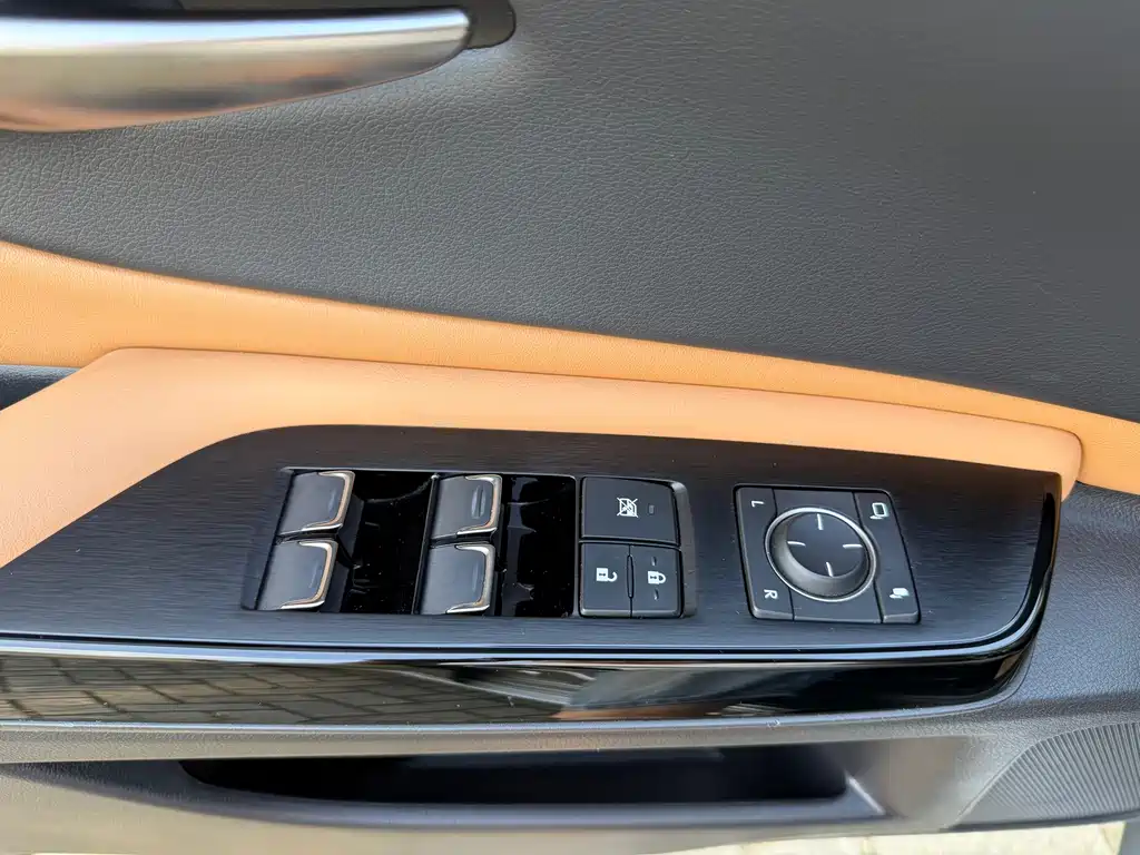 Lexus ES — миниатюра 11