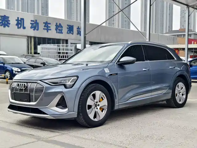 AUDI E TRON 2025