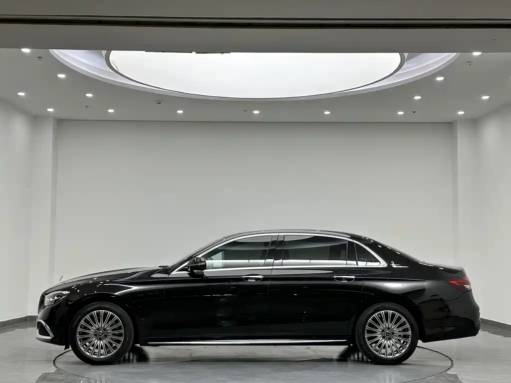 Mercedes-Benz E-Class — миниатюра 5