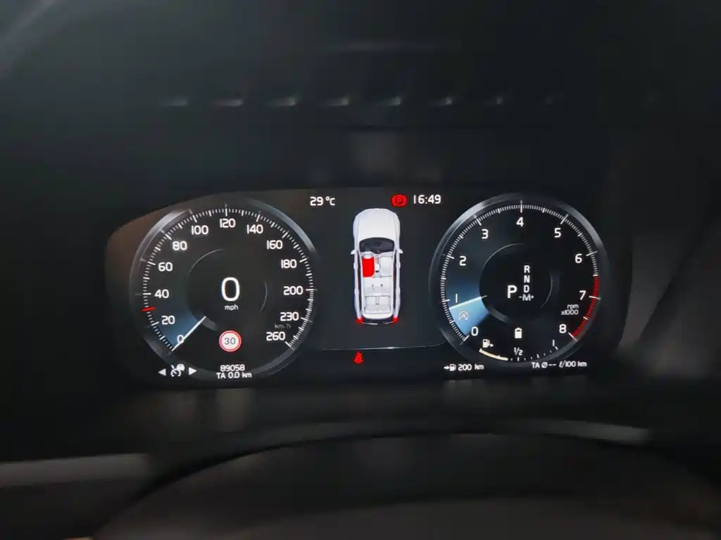 Volvo XC90 — миниатюра 12