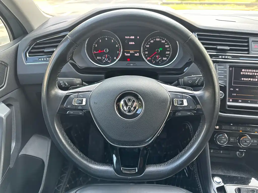 Volkswagen Tiguan L — миниатюра 17