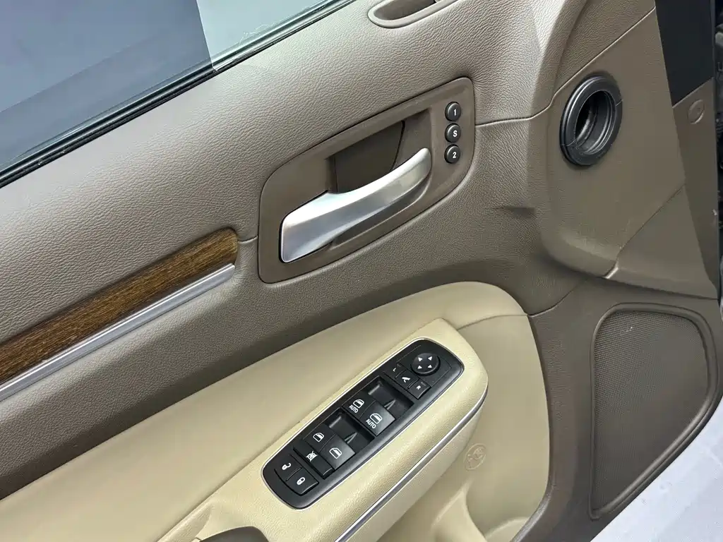 Chrysler 300C — миниатюра 9