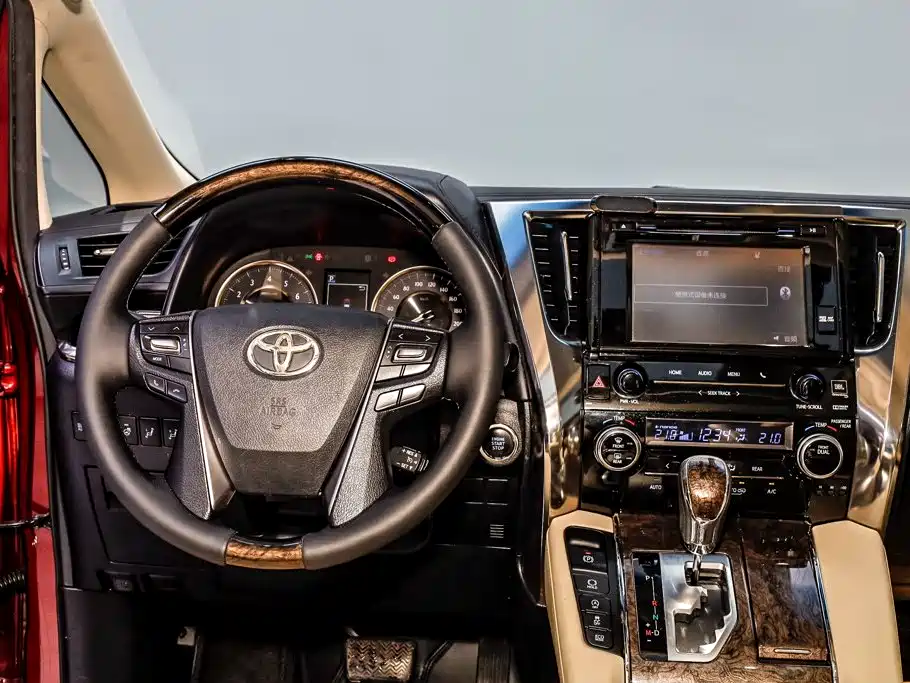 Toyota Alphard — миниатюра 25
