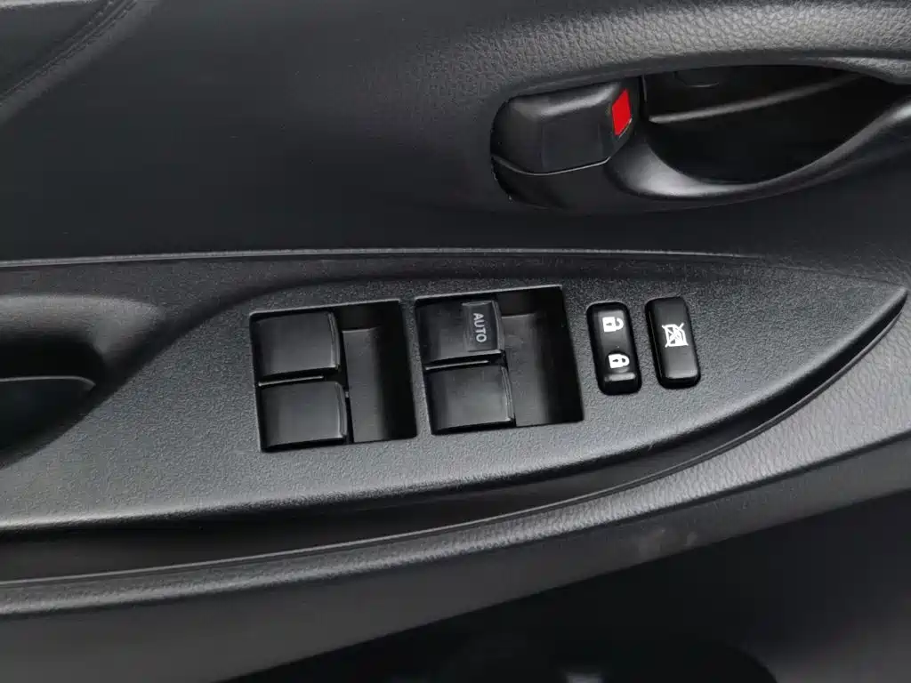Toyota Yaris L — миниатюра 9