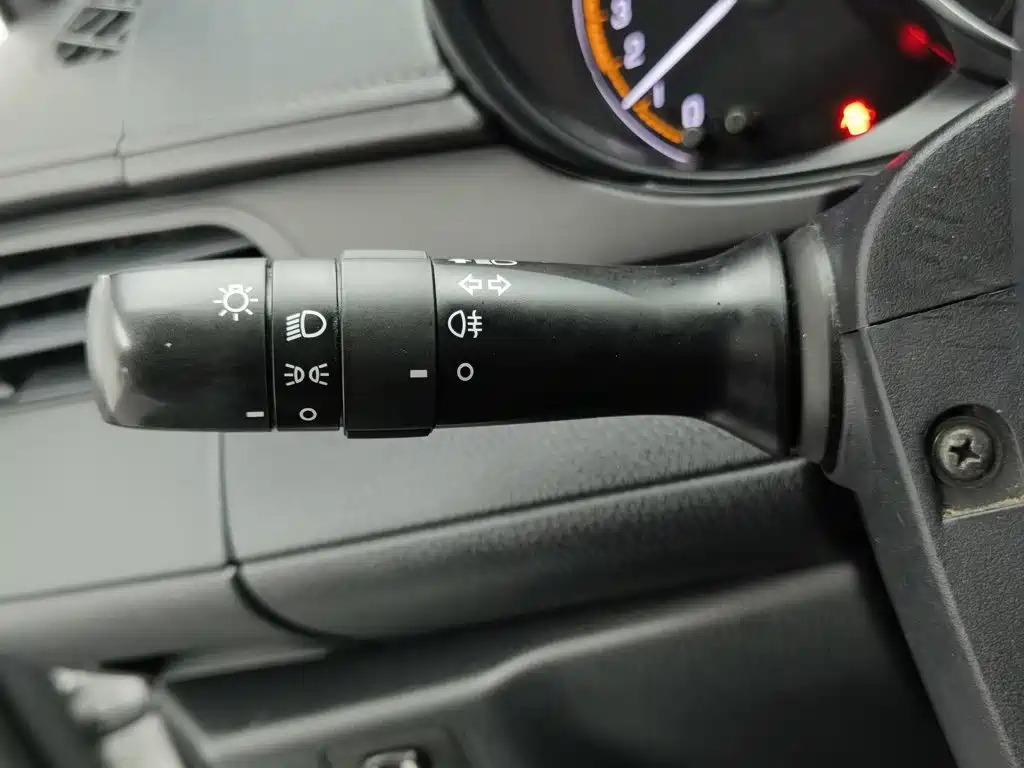 Toyota Yaris L — миниатюра 21