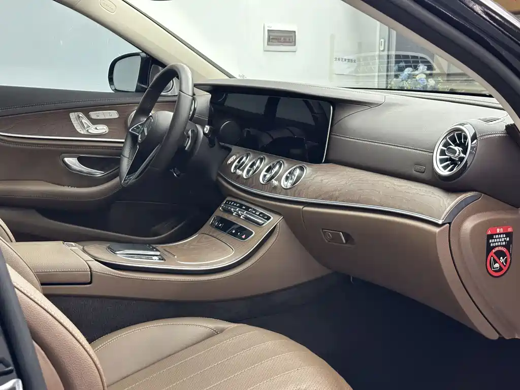 Mercedes-Benz E-Class — миниатюра 16