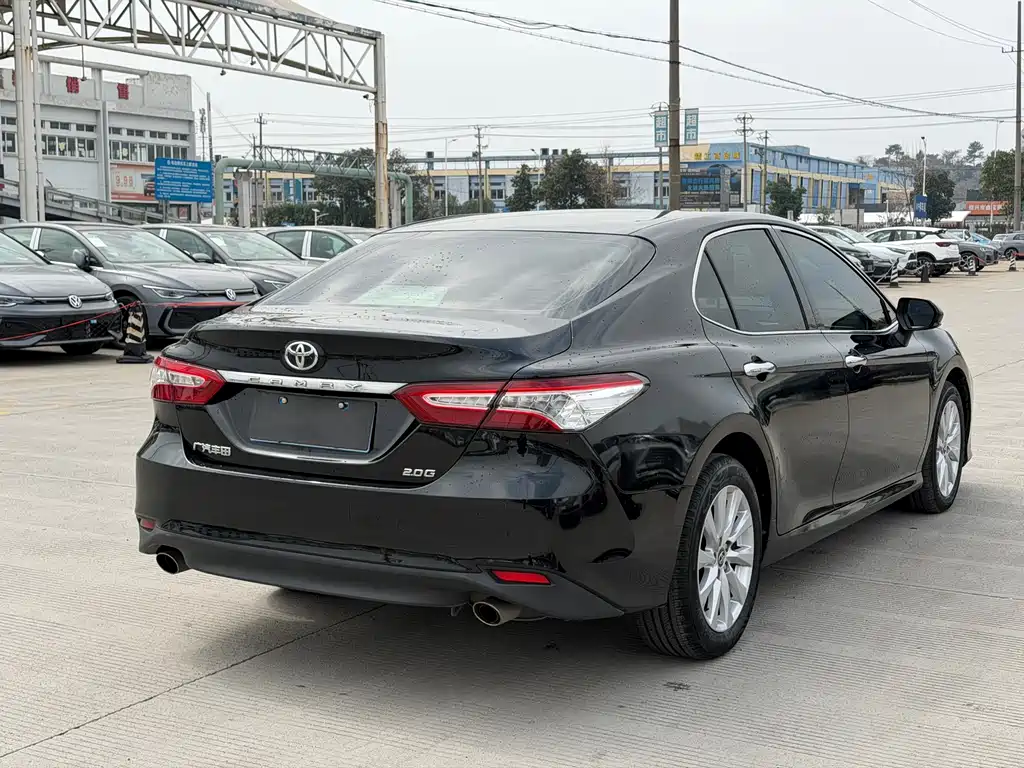 TOYOTA CAMRY