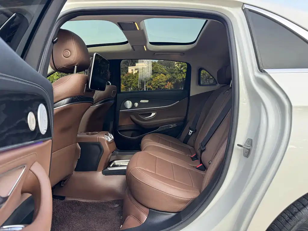 Mercedes-Benz E-Class — миниатюра 14